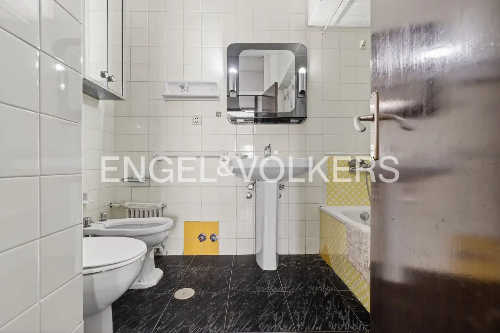 Baño de Piso en venta en Sevilla con Calefacción, Terraza y Balcón