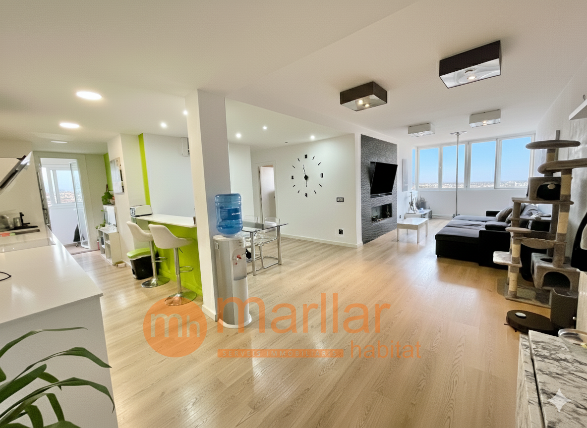 Exterior view of Flat for sale in  Barcelona Capital  with Heating