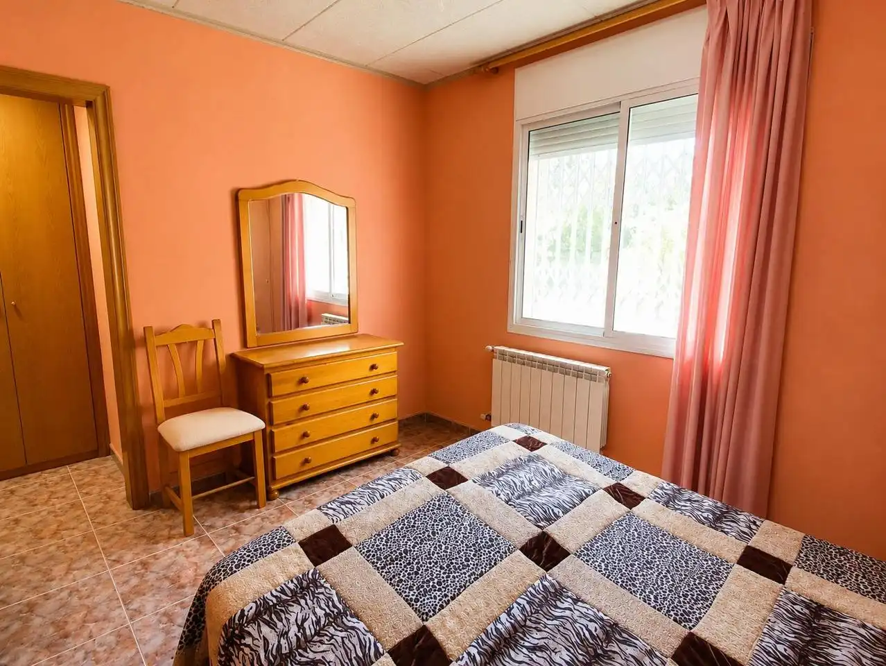 Schlafzimmer von Haus oder Chalet zum Verkauf in Canyelles mit Heizung, Privatgarten und Terrasse