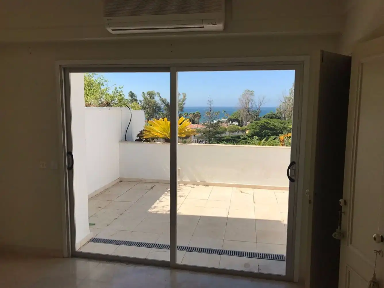 Terrasse von Maisonette zum Verkauf in Benahavís mit Klimaanlage, Terrasse und Schwimmbad