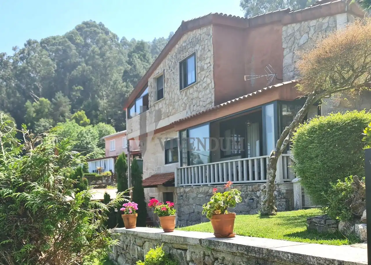 Vista exterior de Casa o chalet en venta en Redondela con Calefacción, Jardín privado y Terraza