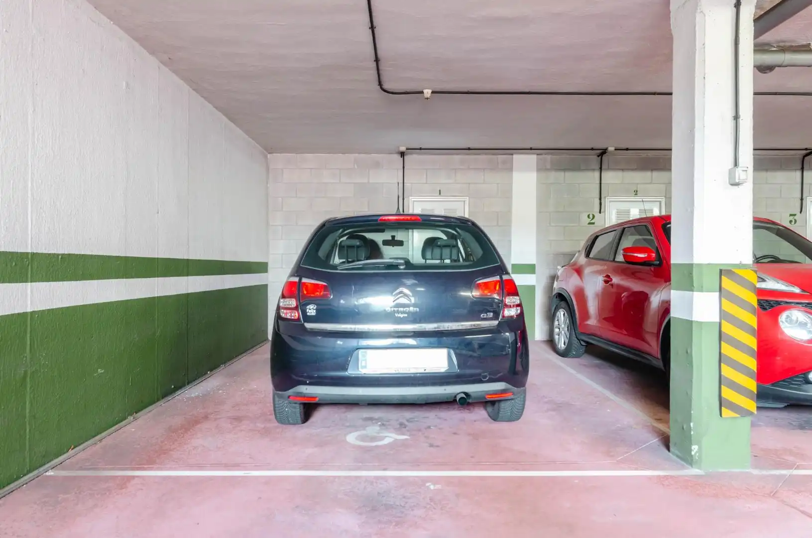 Aparcament de Pis en venda en Gijón  amb Calefacció, Parquet i Traster