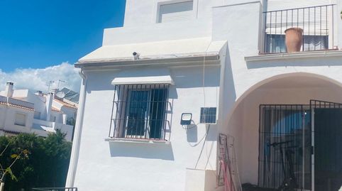 Foto 2 de Casa adosada en venda a Nueva Atalaya, Estepona