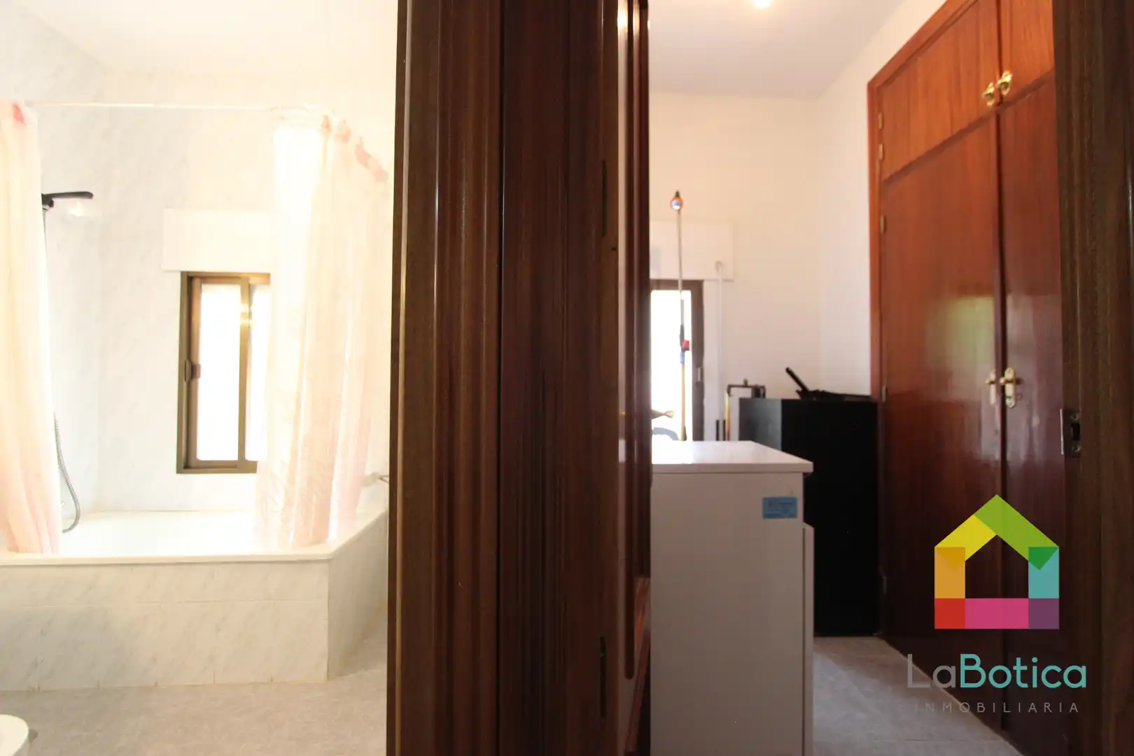Bathroom of Detached homes for sale in San Martín de Montalbán  with Air Conditioner, Heating and Furnished