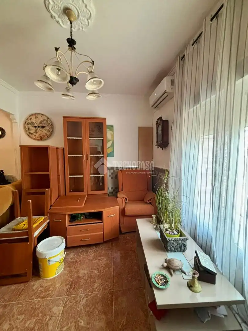Sala d'estar de Casa adosada en venda en Andújar amb Aire condicionat i Moblat