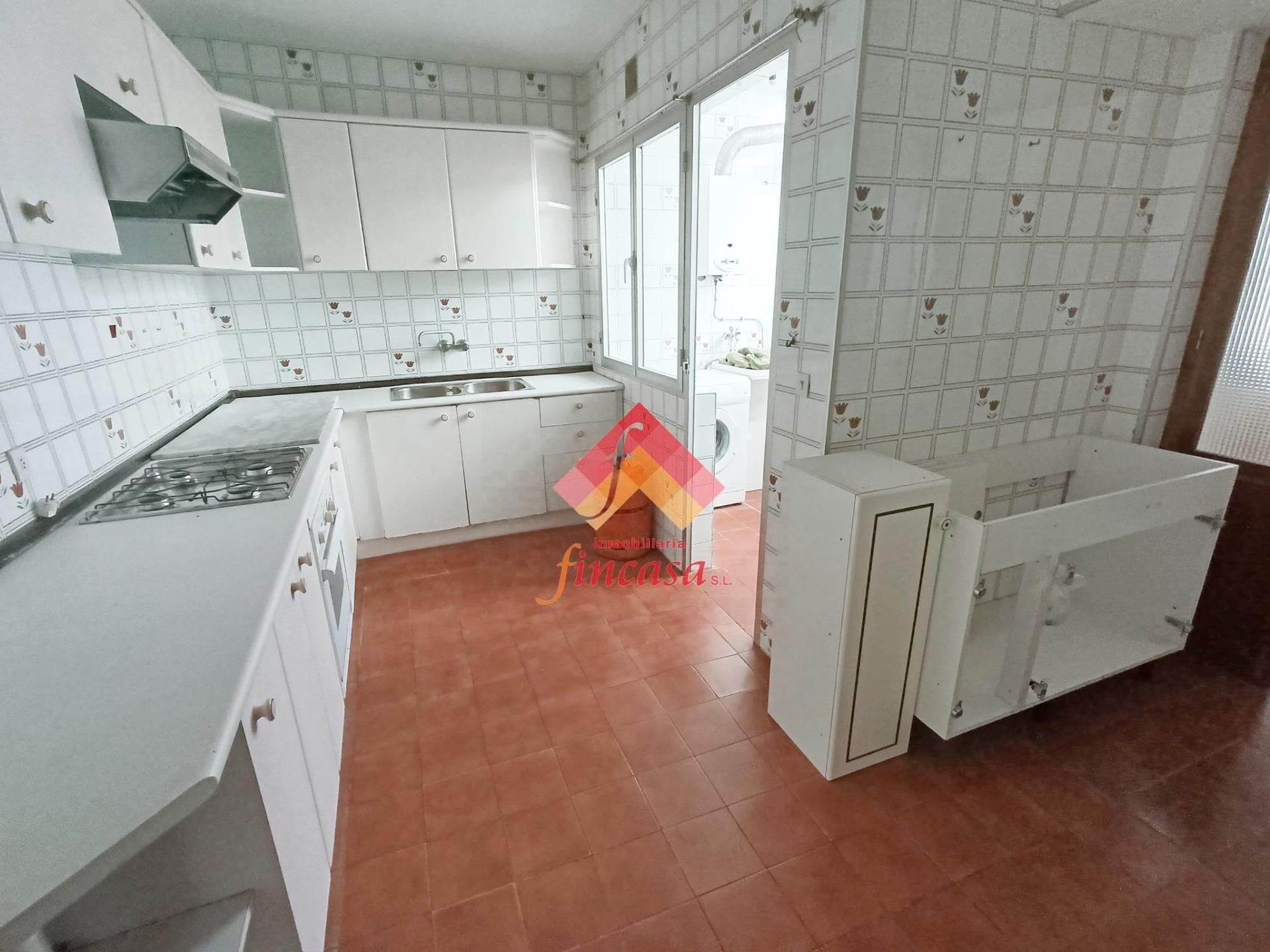 Cuina de Pis en venda en Ronda amb Terrassa