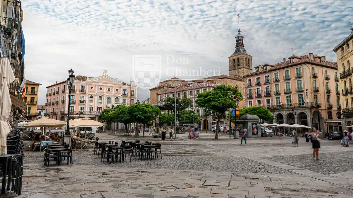 Vista exterior de Apartament de lloguer en Segovia amb Calefacció, Terrassa i Moblat