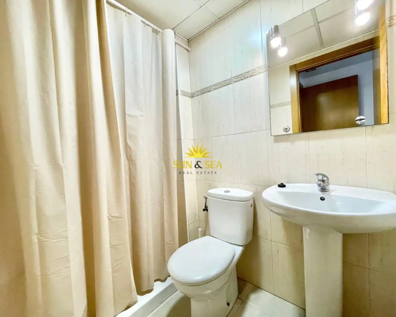 Baño de Piso de alquiler en Murcia con Aire acondicionado, Calefacción y Amueblado