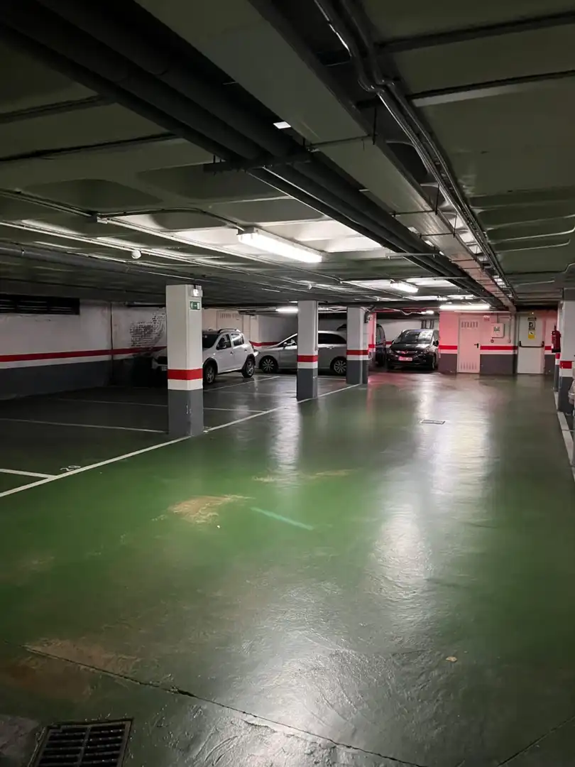 Parkplatz von Wohnung zum Verkauf in  Logroño mit Klimaanlage, Heizung und Privatgarten