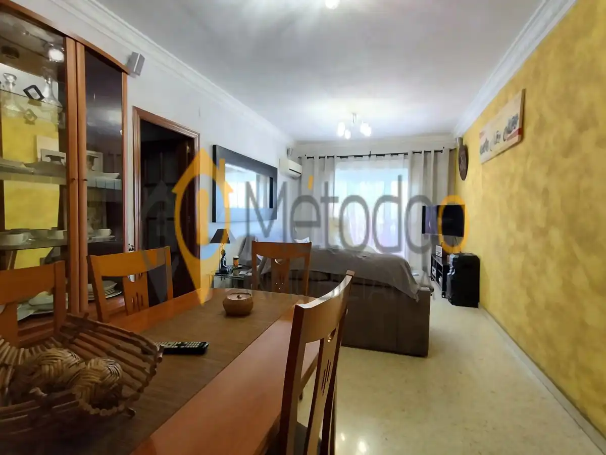Living room of Flat for sale in Sevilla  with Air Conditioner, Heating and Furnished