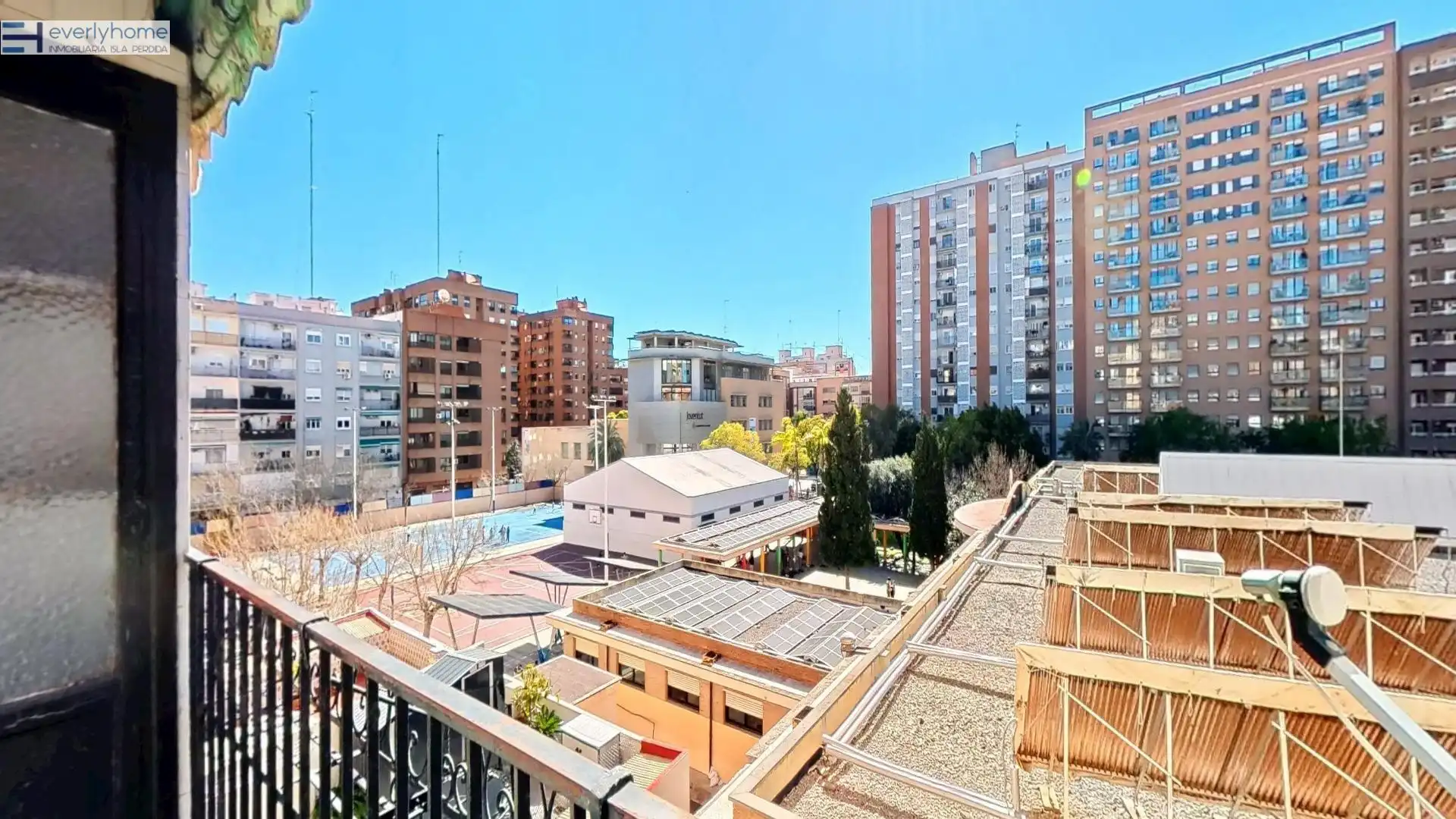 Vista exterior de Piso en venta en Valencia con Balcón