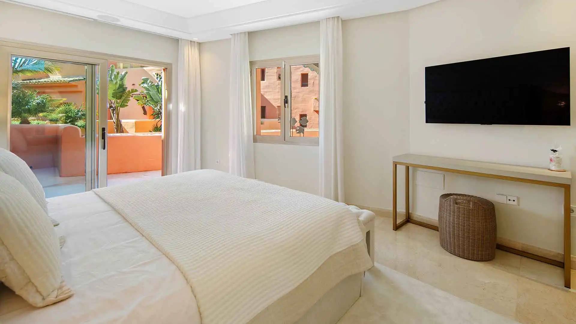 Habitación de Ático en venta en Marbella con Aire acondicionado, Terraza y Trastero