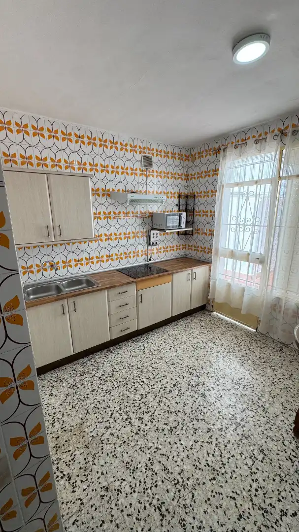 Cuina de Casa o xalet de lloguer en Brenes amb Aire condicionat, Traster i Moblat