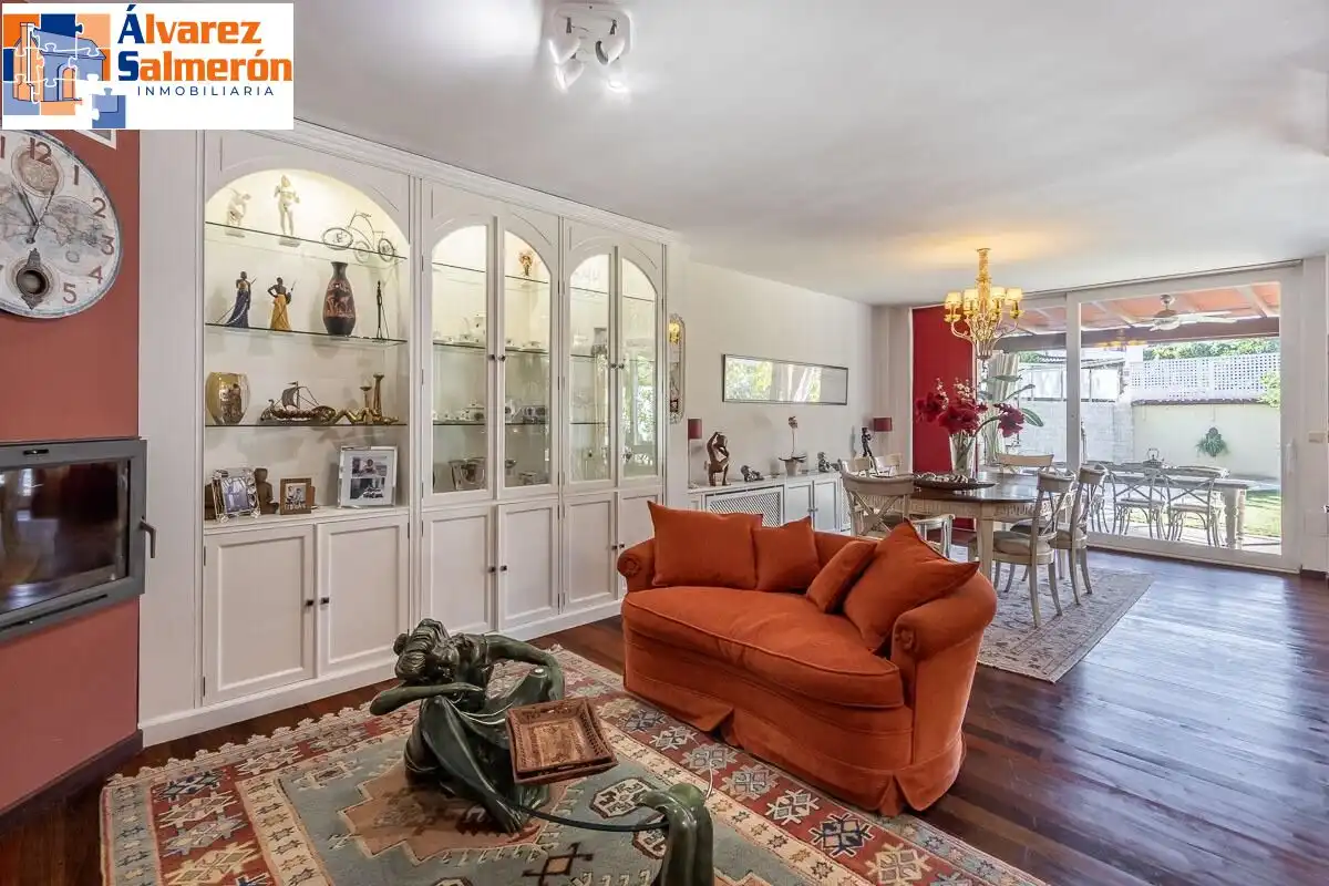 Houses for sale in Calle ZORAYA, Camino de los Neveros - Serrallo