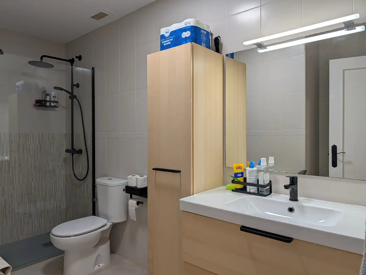 Badezimmer von Wohnungen zum Verkauf in Ezcaray mit Heizung, Möbliert und Balkon