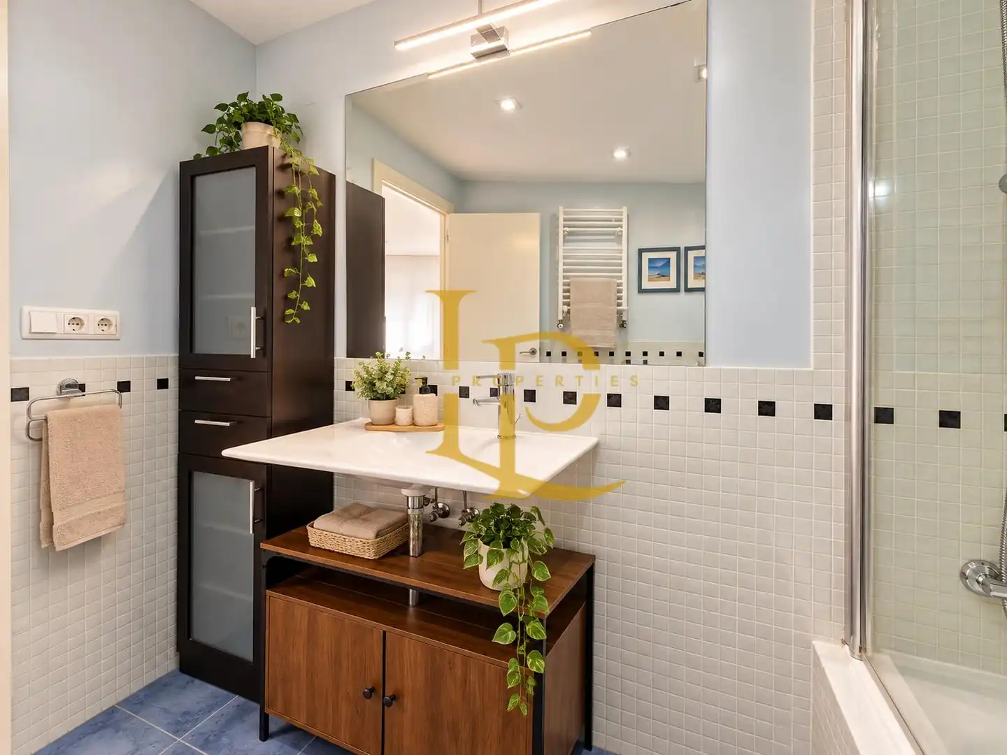 Bathroom of Flat for sale in Cerdanyola del Vallès  with Air Conditioner, Heating and Oven