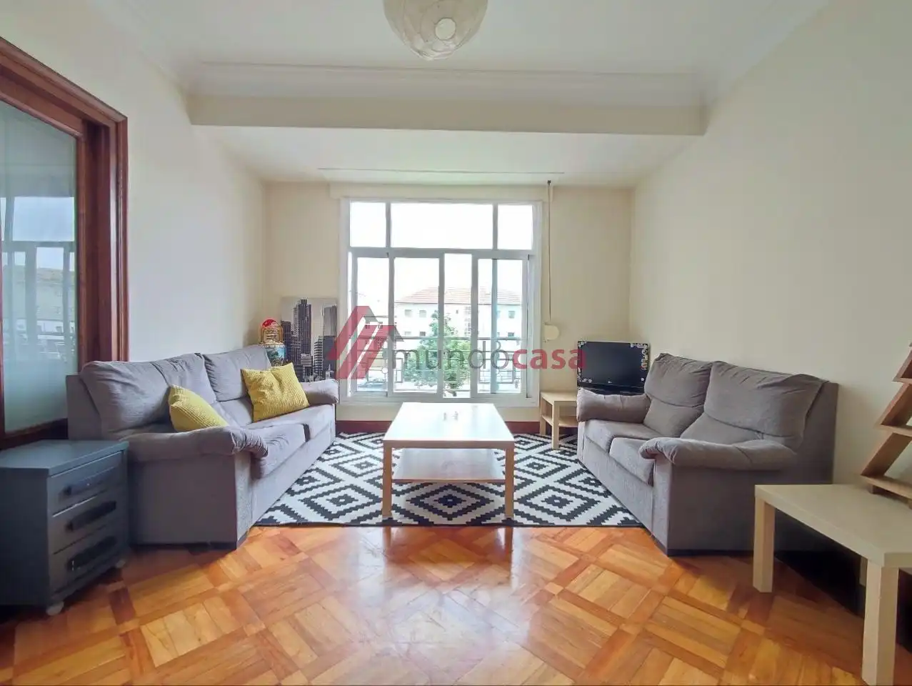 Sala de estar de Piso para compartir en Ferrol con Calefacción, Parquet y Amueblado