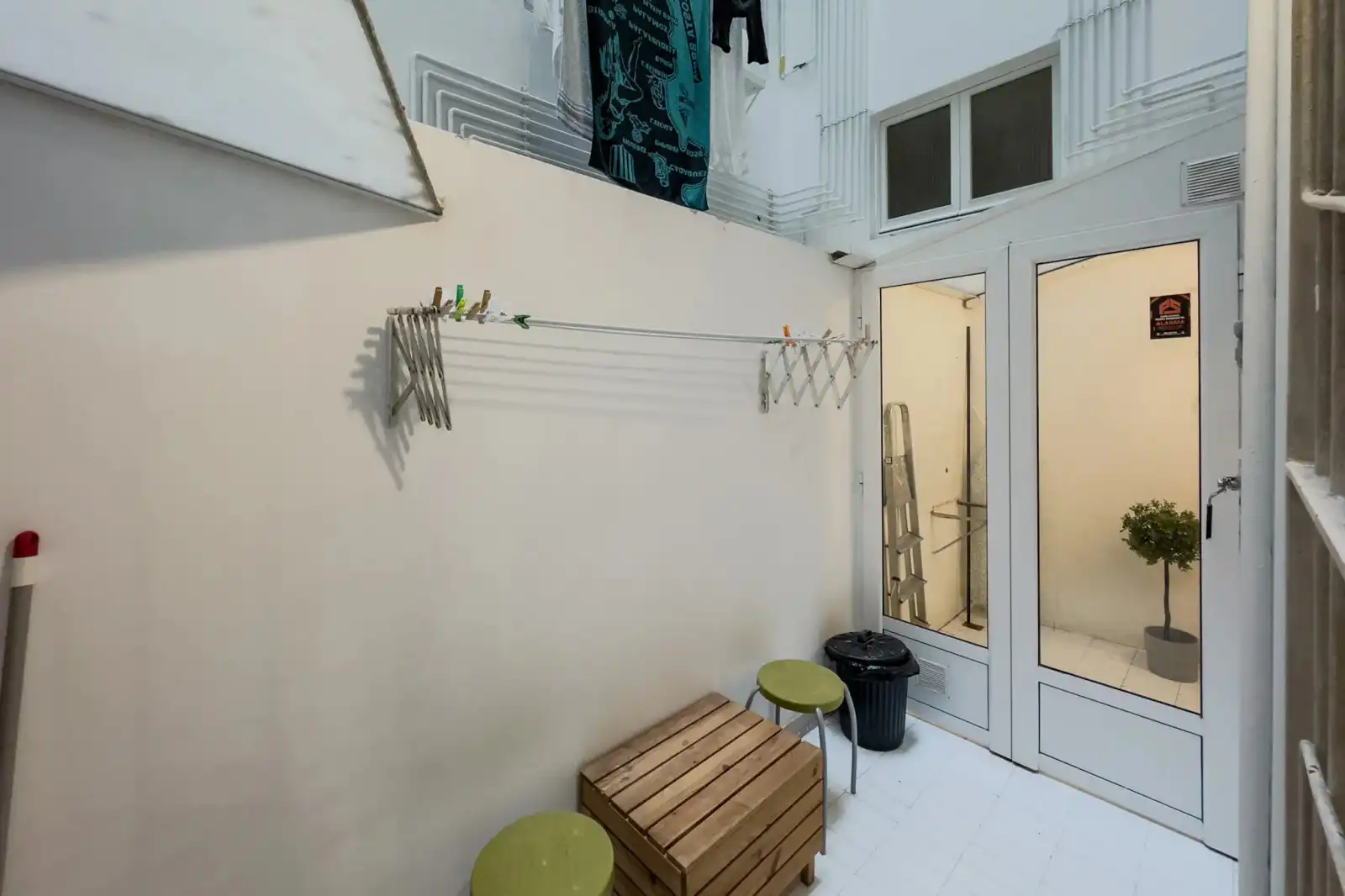 Terraza de Piso para compartir en Barcelona con Lavadora