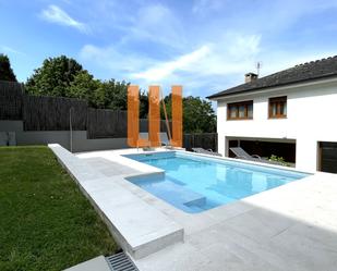 Schwimmbecken von Einfamilien-Reihenhaus miete in Culleredo mit Terrasse und Balkon