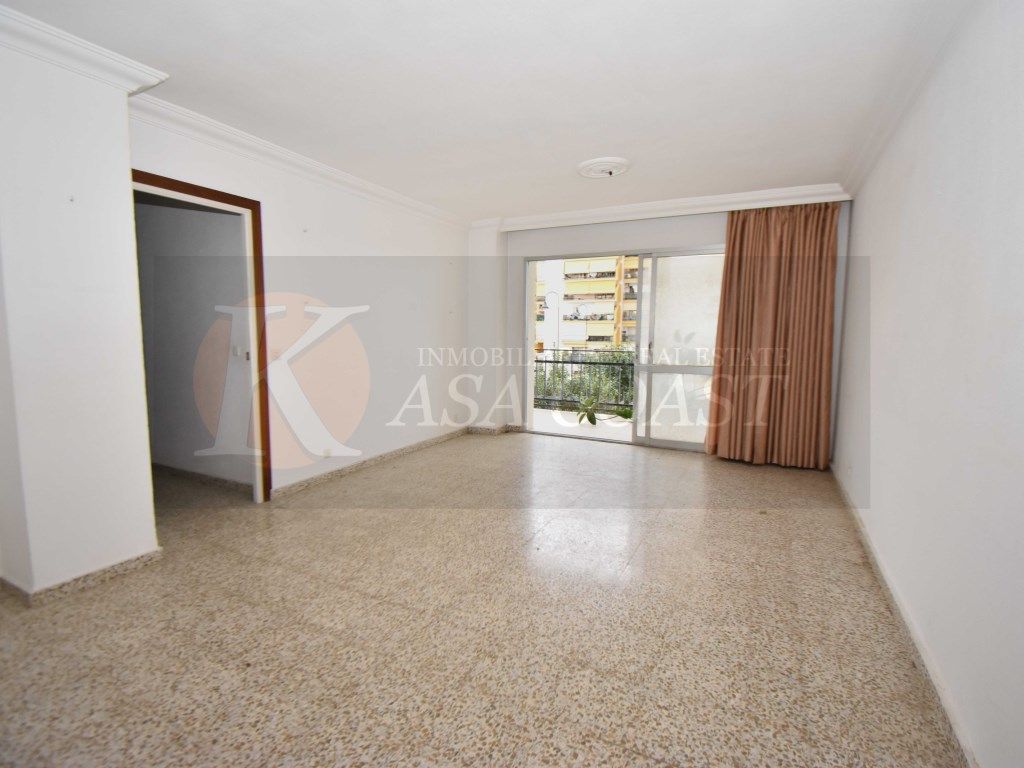 Sala d'estar de Pis en venda en Mijas amb Jardí privat, Terrassa i Piscina comunitària