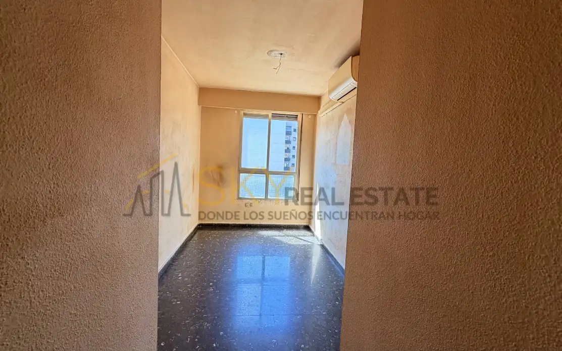 Bedroom of Flat for sale in Valencia  with Air Conditioner, Heating and Terrace