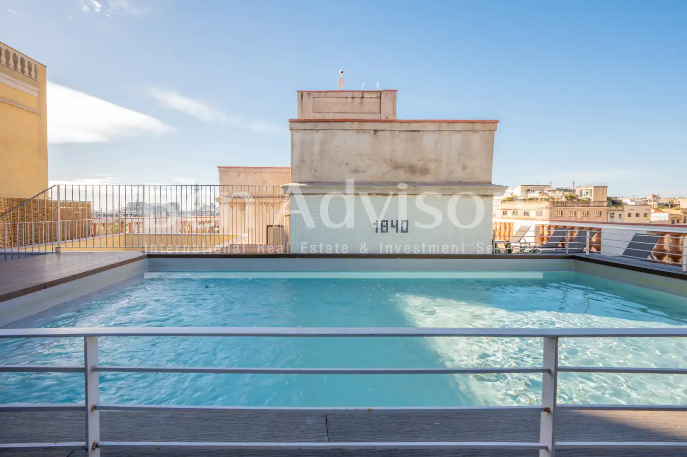 Piscina de Pis en venda en Barcelona amb Aire condicionat, Calefacció i Moblat