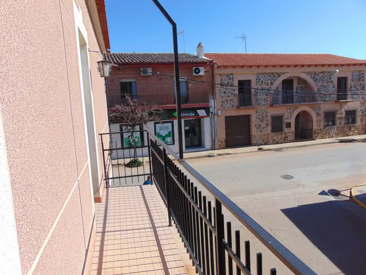 Vista exterior de Casa o chalet en venta en San Carlos del Valle con Calefacción, Terraza y Trastero