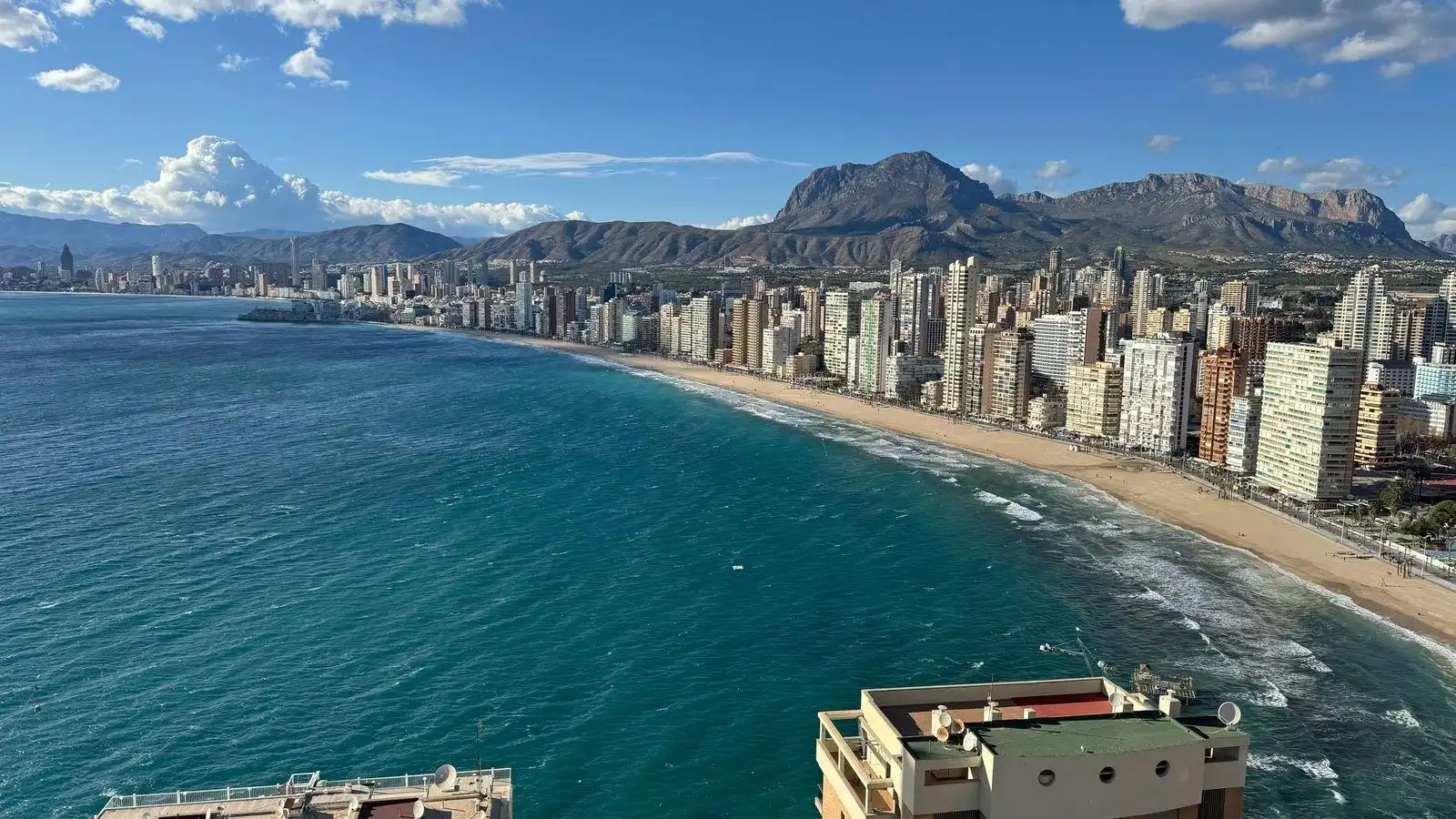 Exterior view of Apartments for rent in Benidorm  with Air Conditioner, Furnished and Community pool