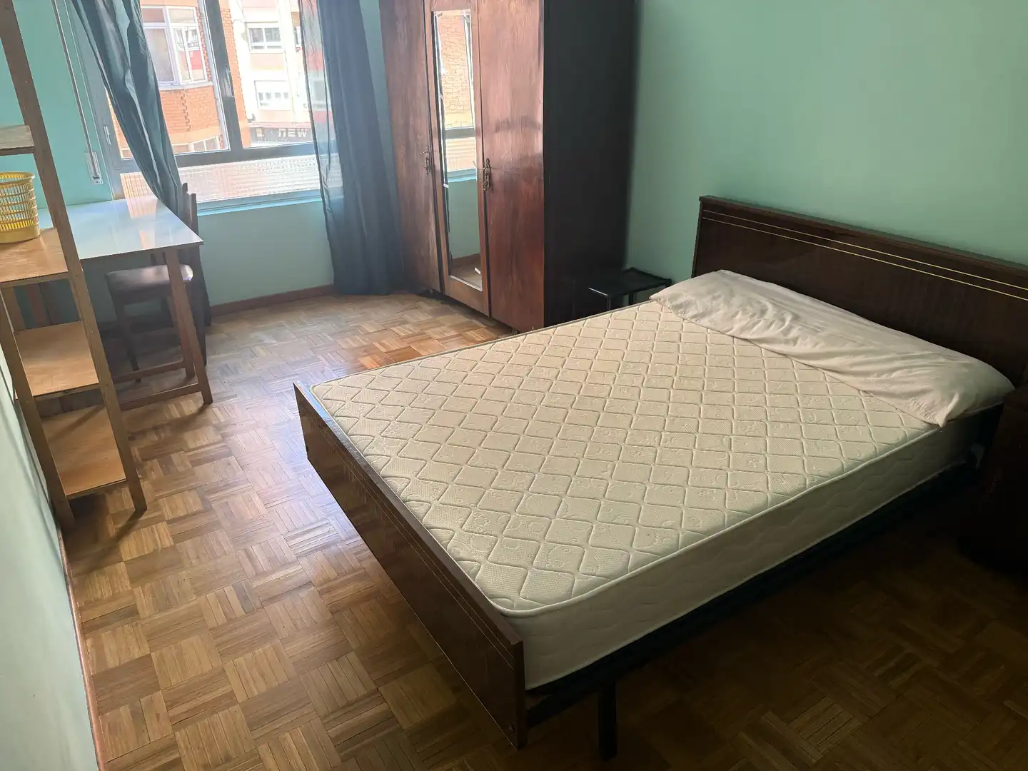 Habitación de Piso en venta en León Capital  con Calefacción, Parquet y Terraza