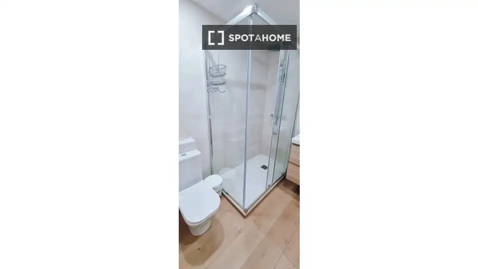 Badezimmer von Wohnung zur Miete in Alicante / Alacant mit Klimaanlage, Heizung und Möbliert