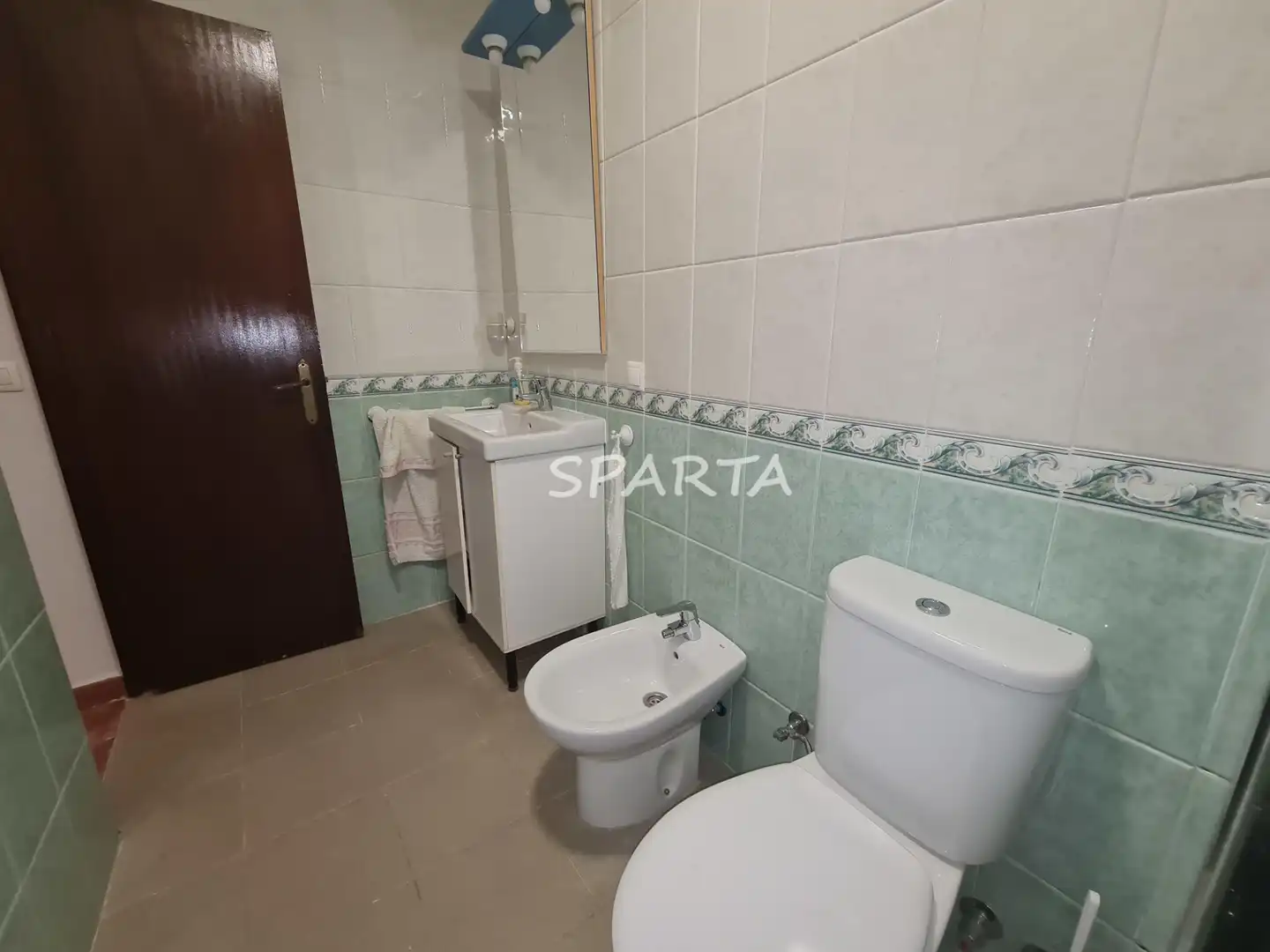 Badezimmer von Country house zum Verkauf in Sanlúcar la Mayor mit Privatgarten, Schwimmbad und Ofen