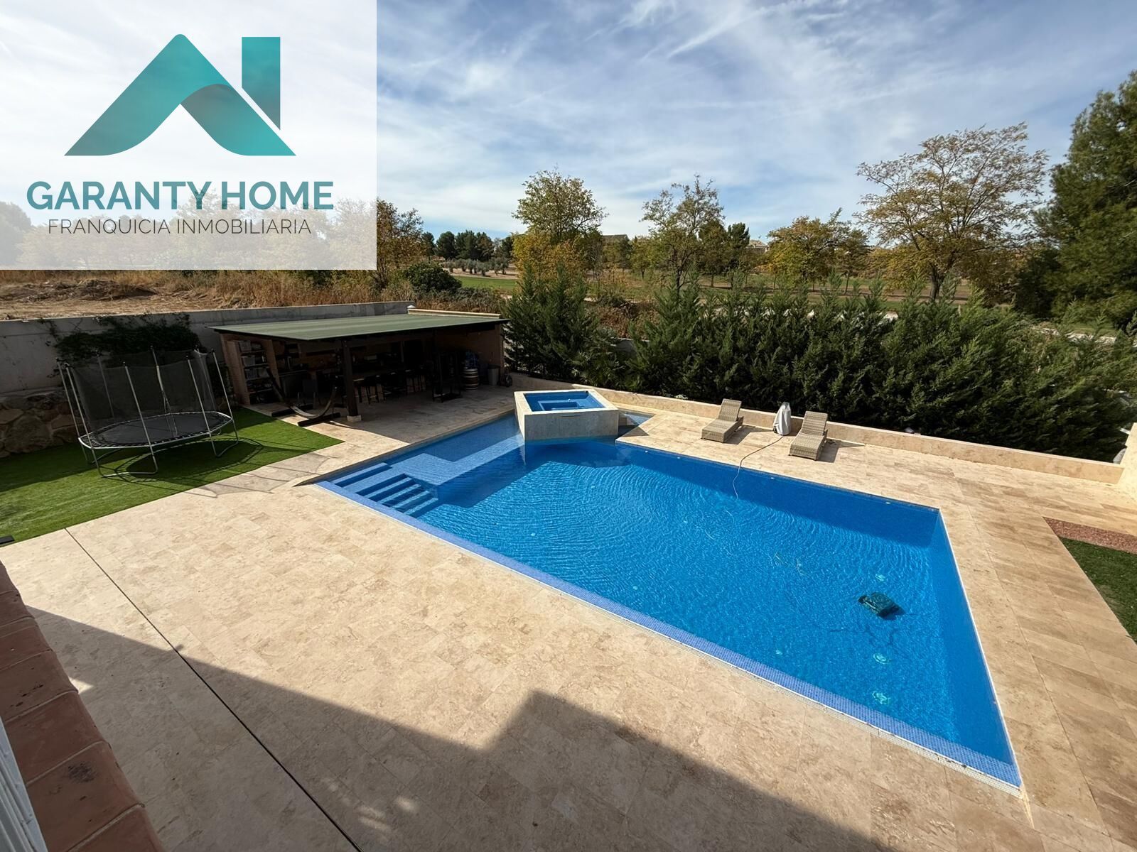 Swimming pool of Single-family semi-detached for sale in Layos  with Air Conditioner, Heating and Private garden