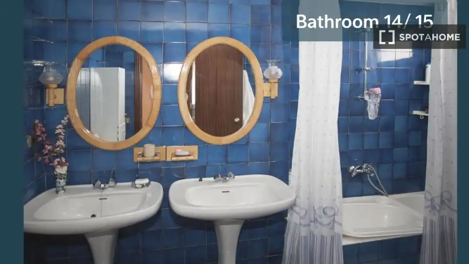 Bathroom of Flat for share in Sevilla  with Air Conditioner, Terrace and Furnished