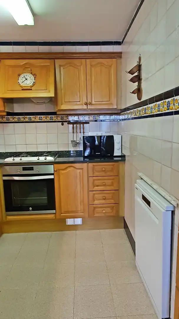 Cocina de Apartamento de alquiler en Miramar con Aire acondicionado, Terraza y Amueblado
