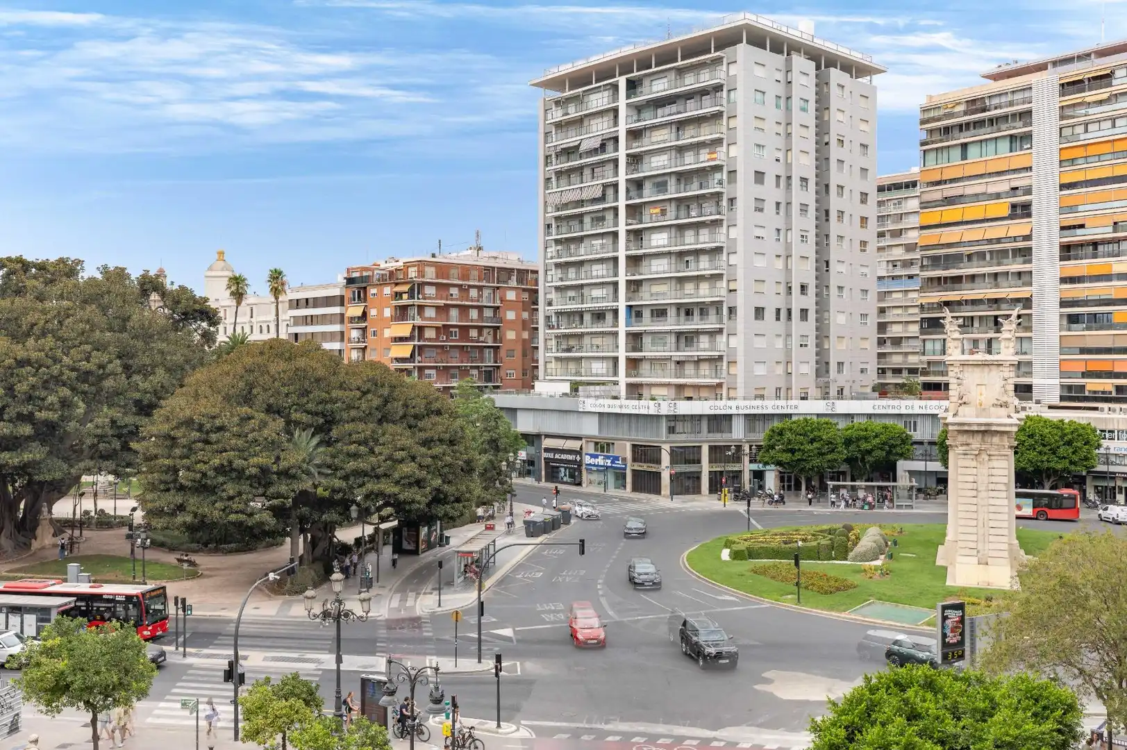 Vista exterior de Pis en venda en Valencia amb Calefacció, Terrassa i Moblat