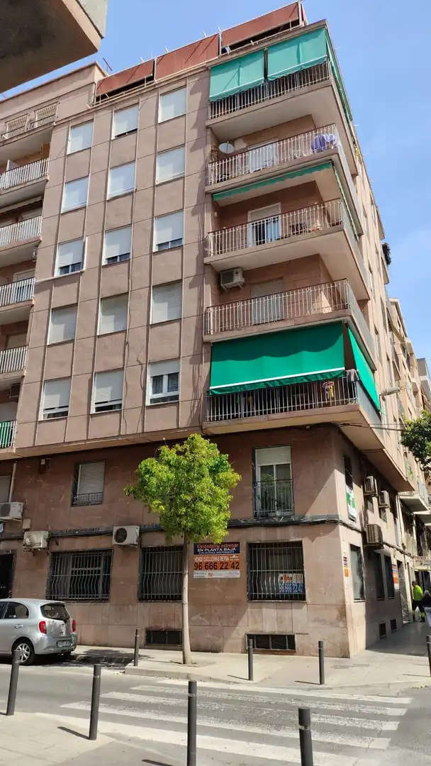 Außenansicht von Erdgeschoss zum Verkauf in Elche / Elx