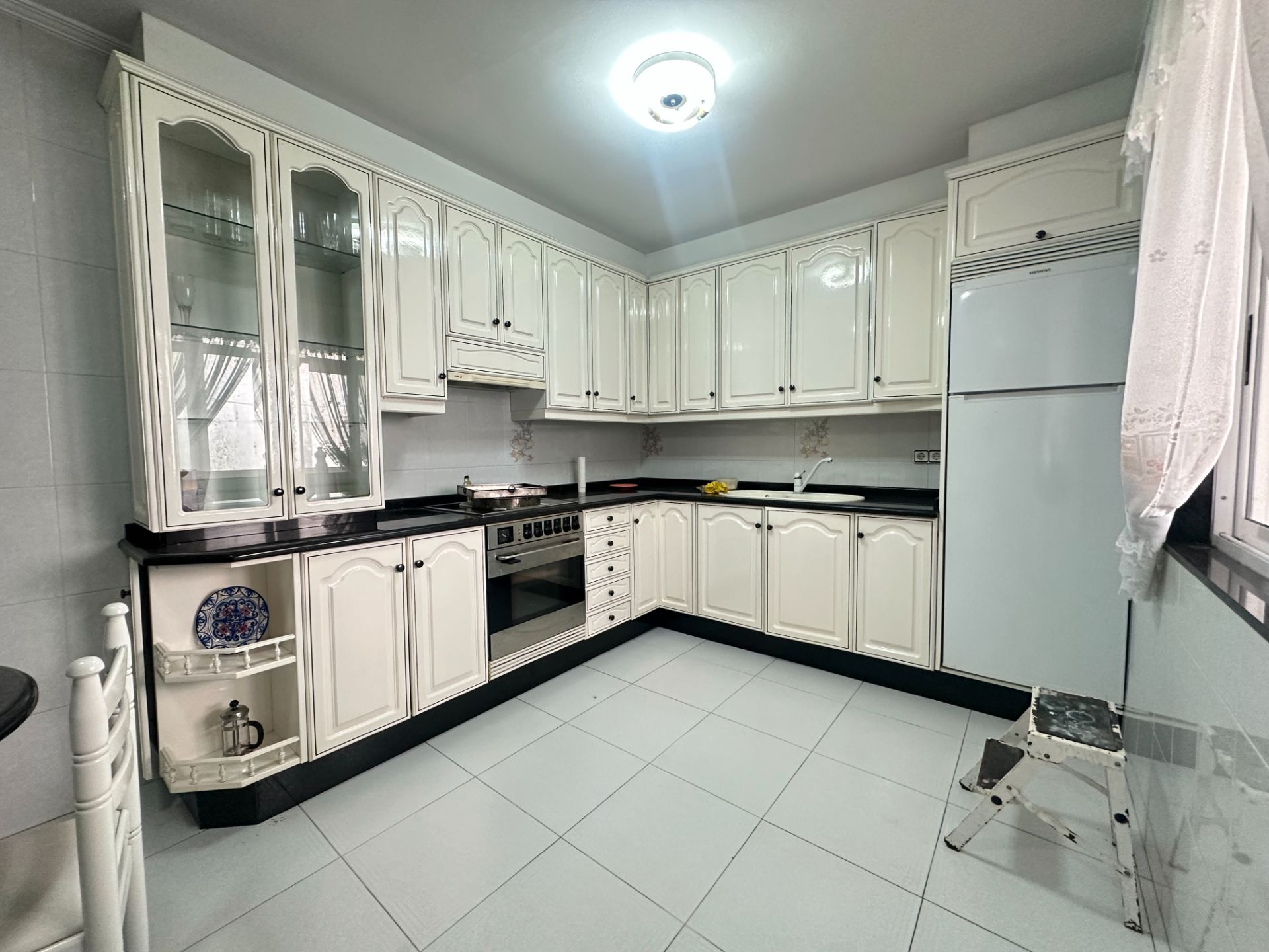 Kitchen of House or chalet for sale in Santiago de Compostela   with Heating, Private garden and Parquet flooring