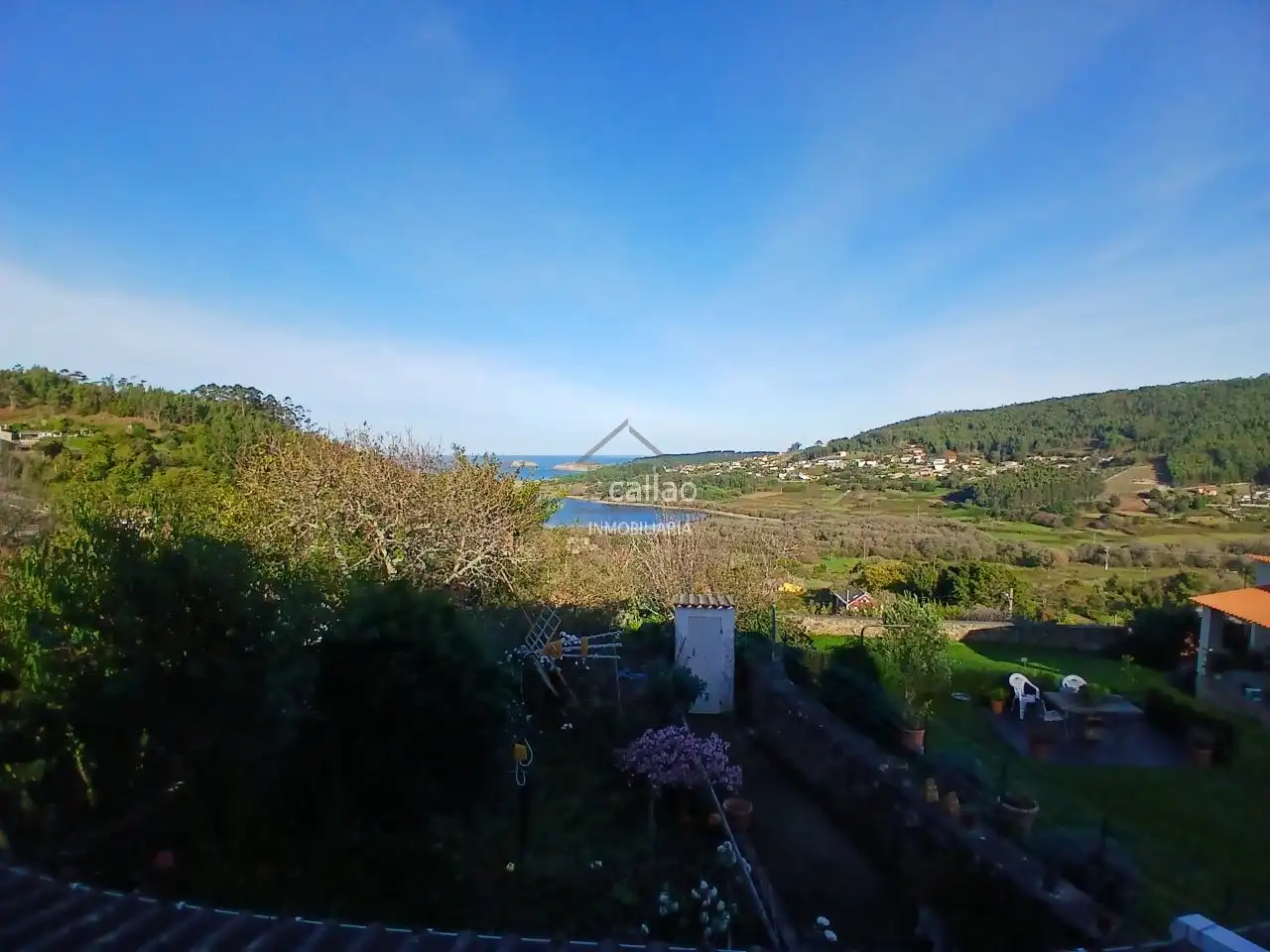 Einfamilien-Reihenhaus zum Verkauf in Ferrol mit Heizung, Privatgarten und Abstellraum