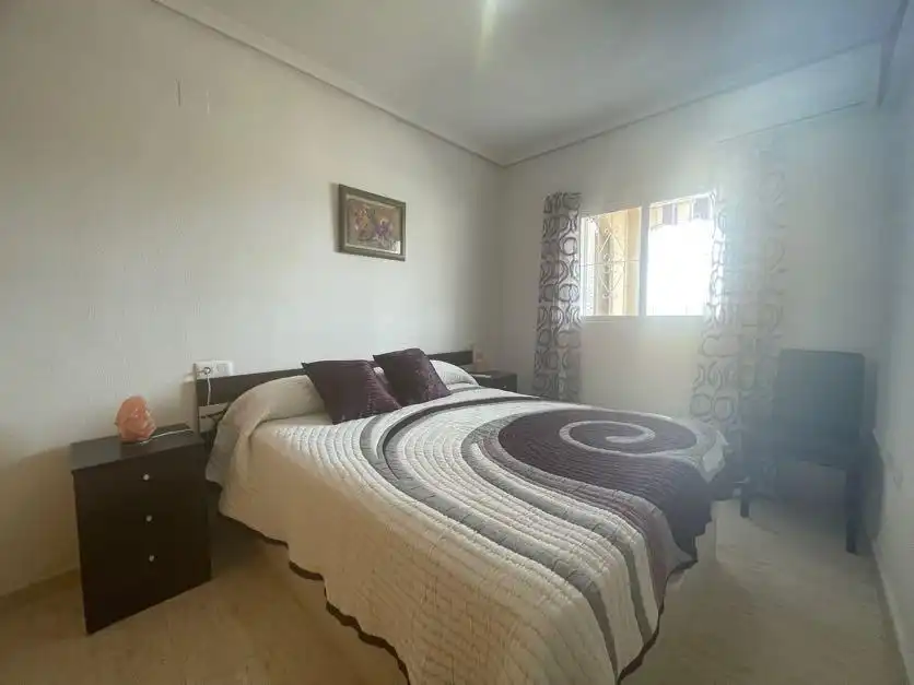 Dormitori de Apartament en venda en Torrevieja amb Aire condicionat, Terrassa i Moblat