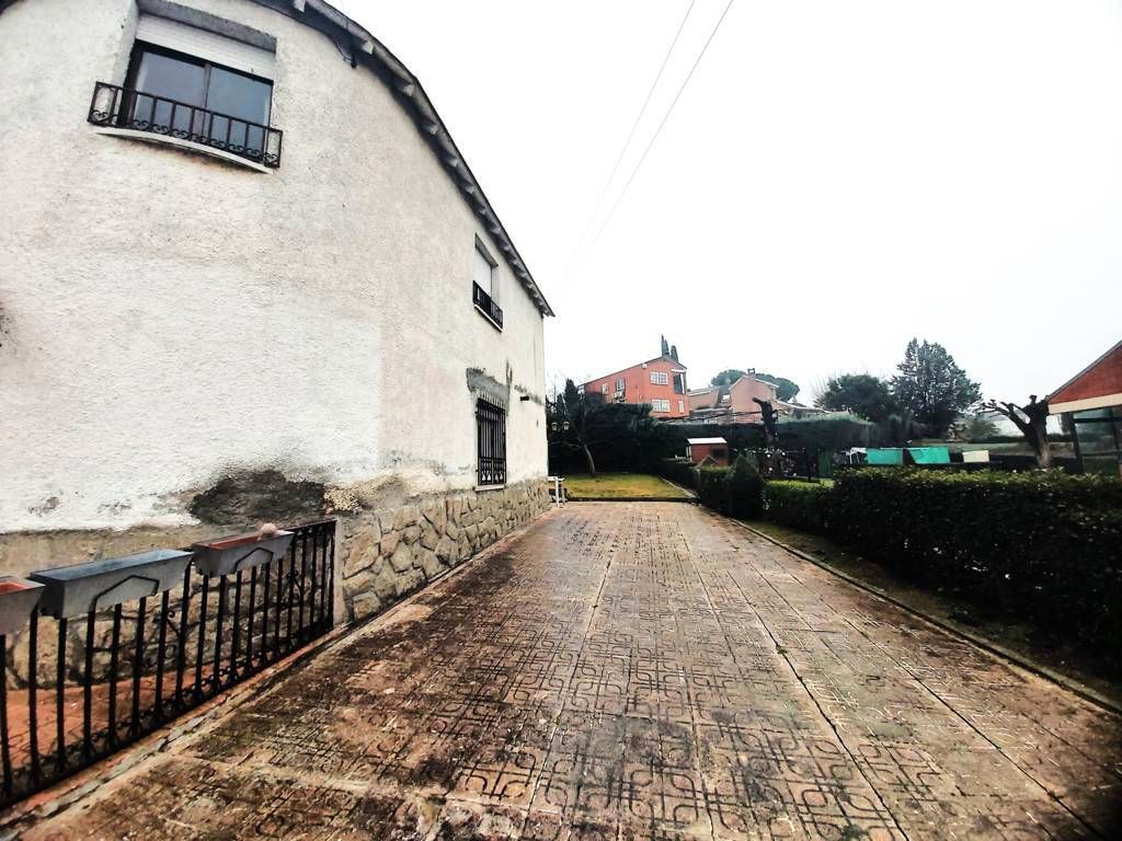 Vista exterior de Casa o xalet en venda en Móstoles amb Calefacció, Jardí privat i Piscina