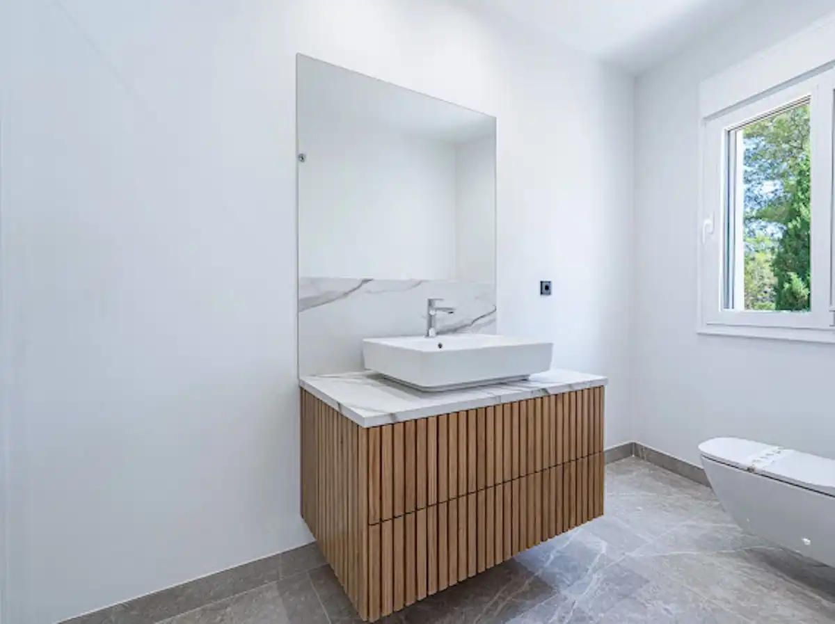 Baño de Casa adosada en venta en Benahavís con Aire acondicionado, Terraza y Trastero