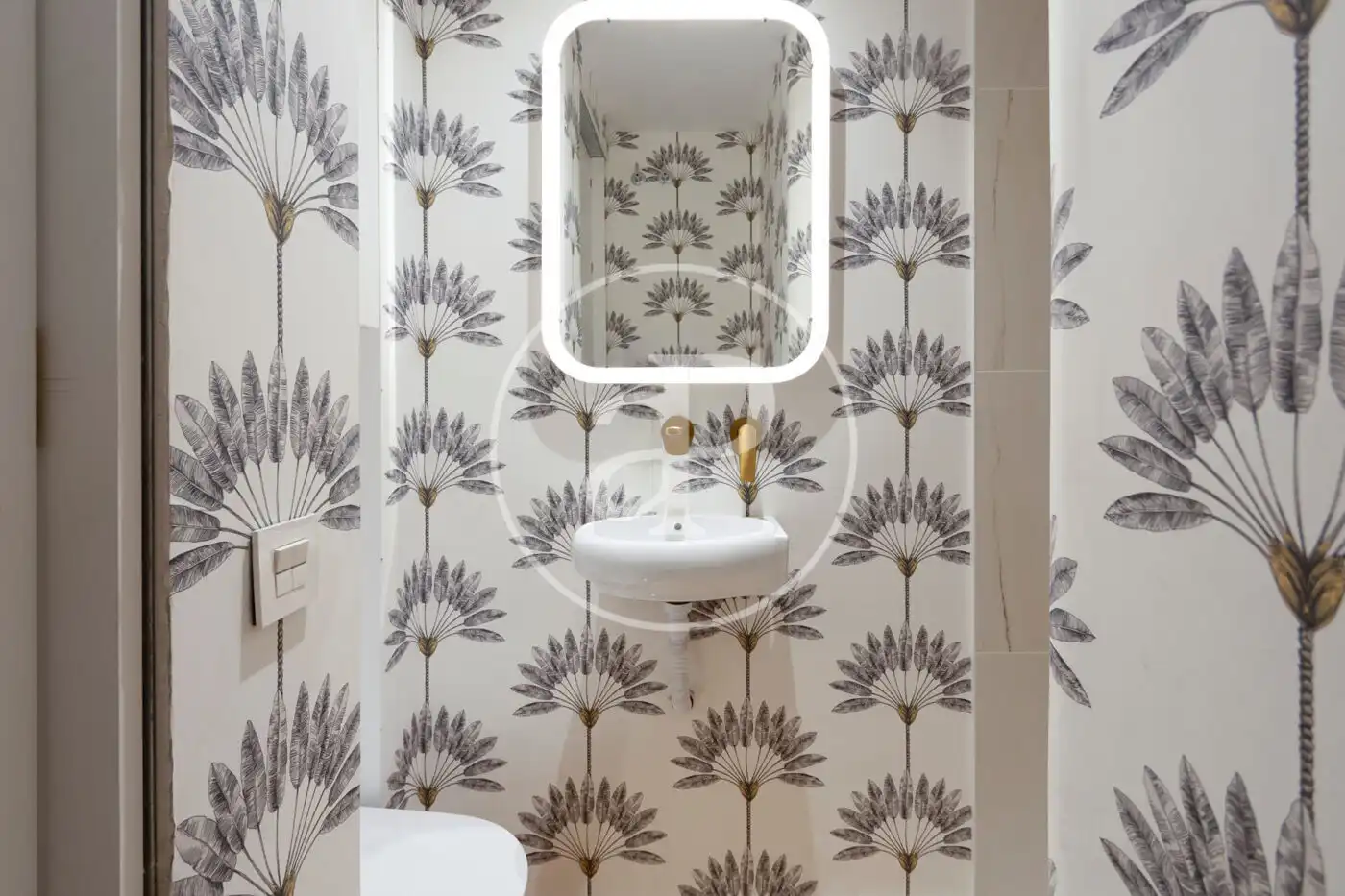 Badezimmer von Wohnung zum Verkauf in Barcelona mit Klimaanlage, Heizung und Balkon