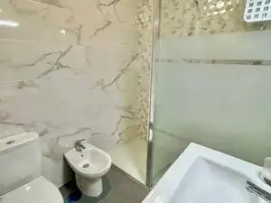 Bathroom of Flat for rent in Almuñécar  with Air Conditioner, Terrace and Furnished