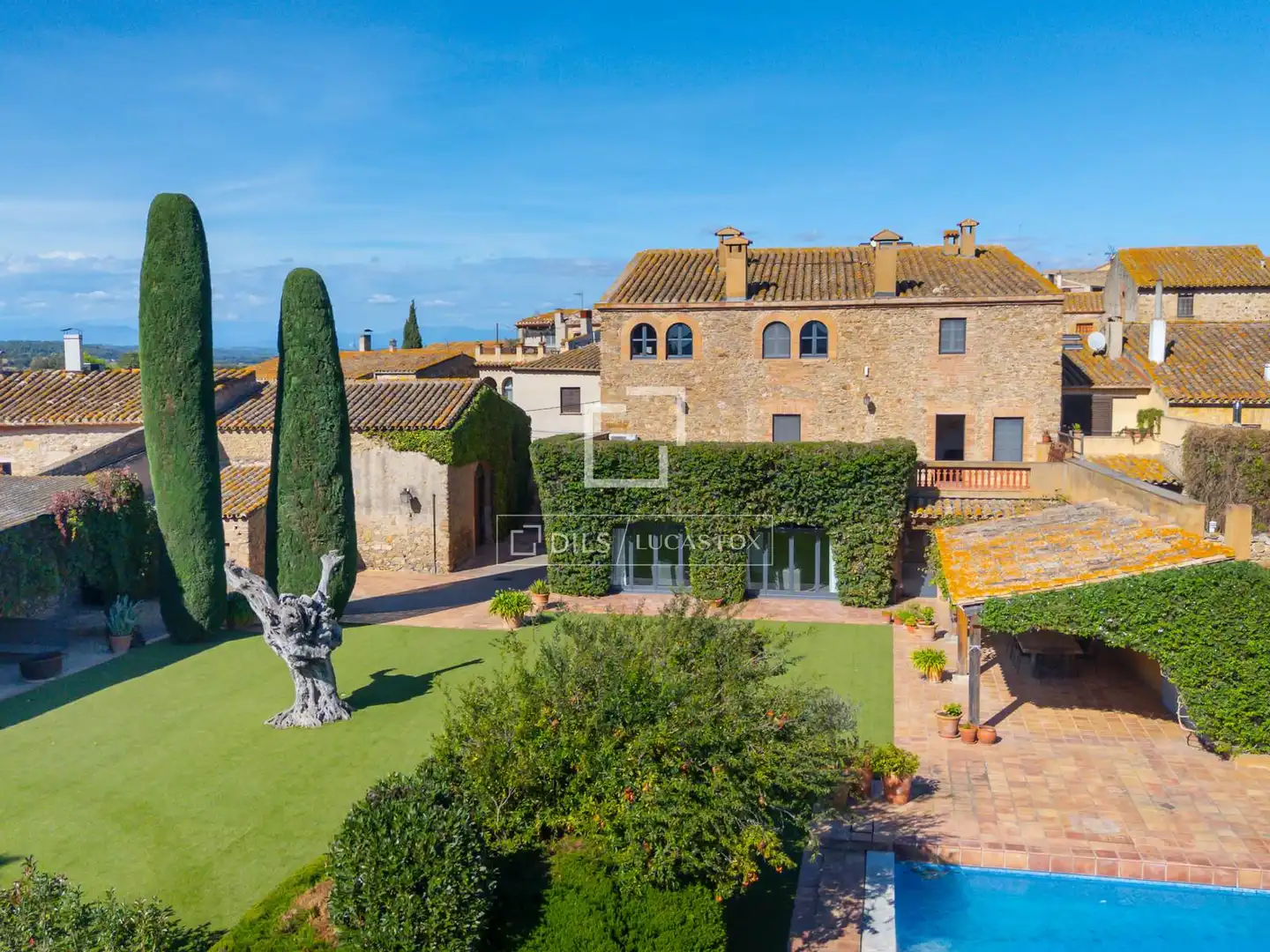 Vista exterior de Casa o xalet en venda en Ullastret amb Aire condicionat, Calefacció i Jardí privat