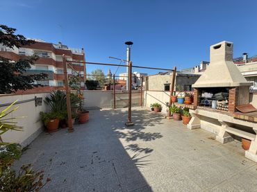 Adossat amb balcó en venda a Centre - Sant Oleguer