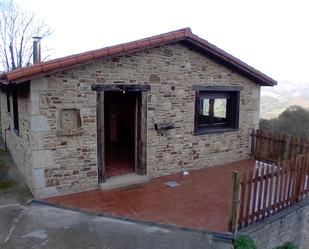 Vista exterior de Casa o xalet en venda en Cangas de Onís amb Calefacció, Jardí privat i Terrassa