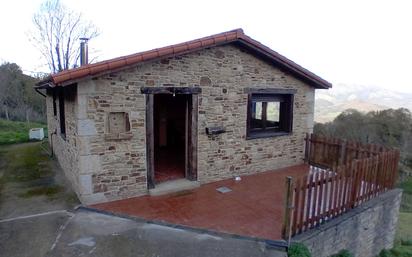 Vista exterior de Casa o xalet en venda en Cangas de Onís amb Calefacció, Jardí privat i Terrassa