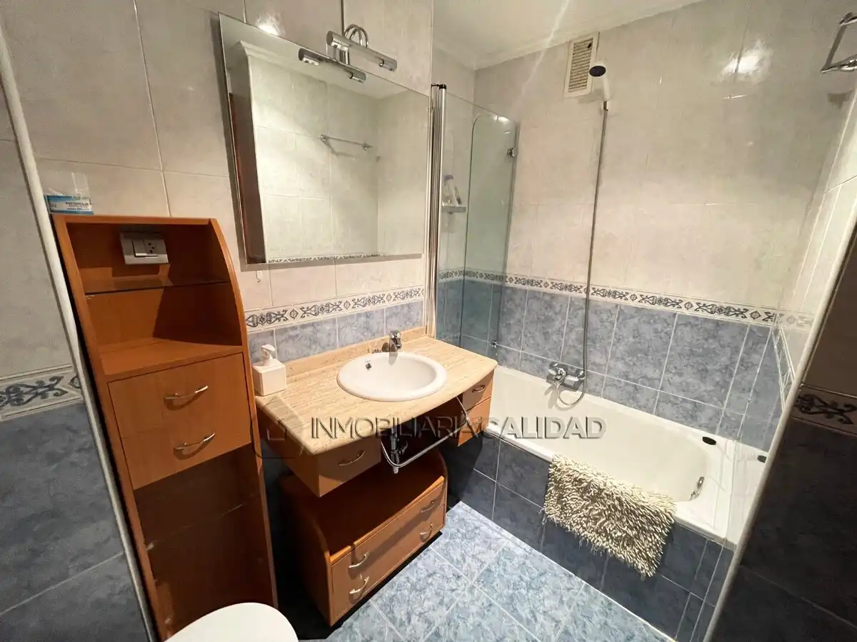 Baño de Piso de alquiler en Burgos con Calefacción, Trastero y Amueblado