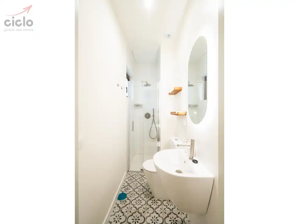 Baño de Piso de alquiler en Sevilla con Terraza, Piscina y Amueblado