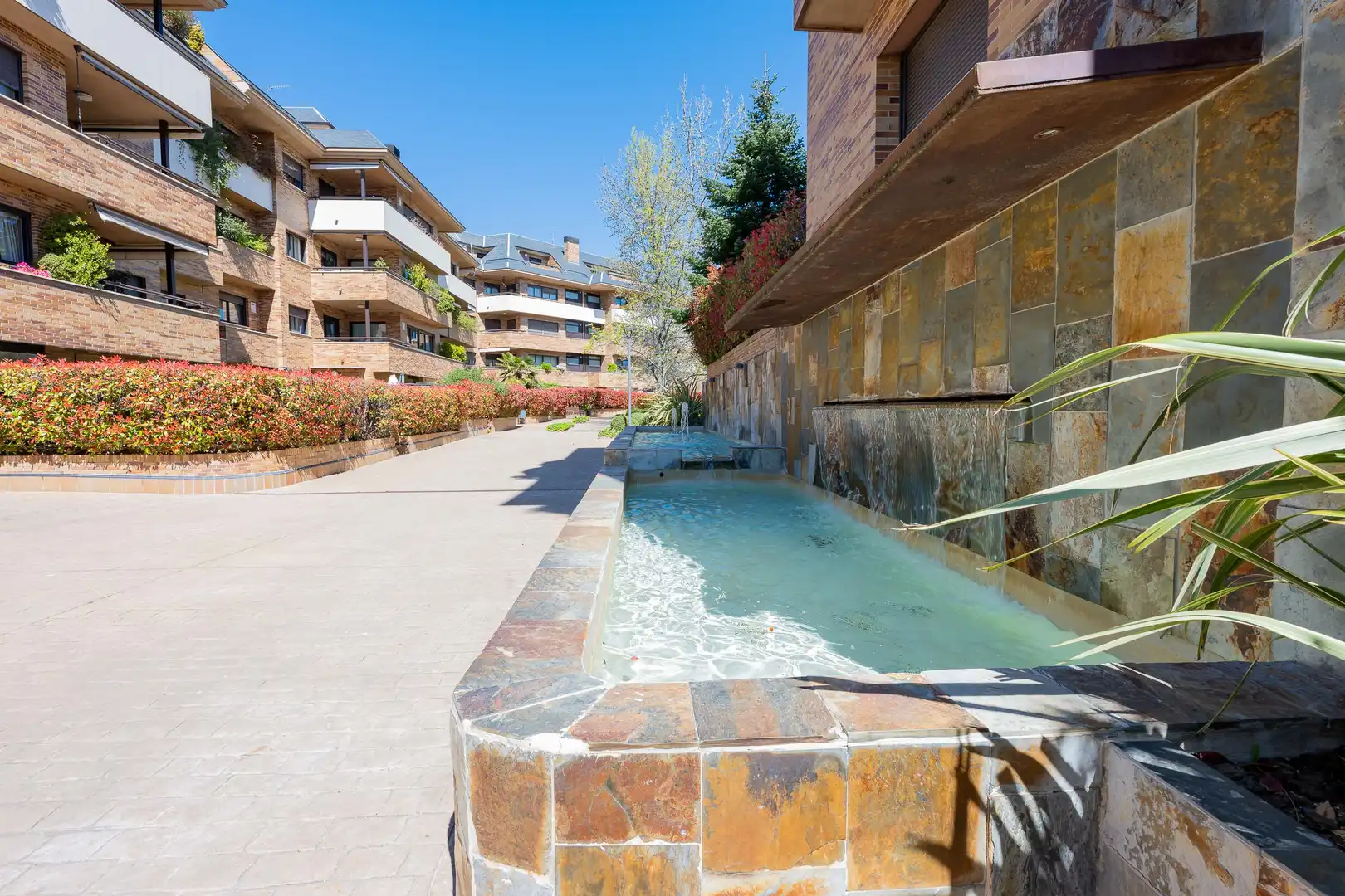 Piscina de Dúplex en venta en Majadahonda con Aire acondicionado, Calefacción y Terraza